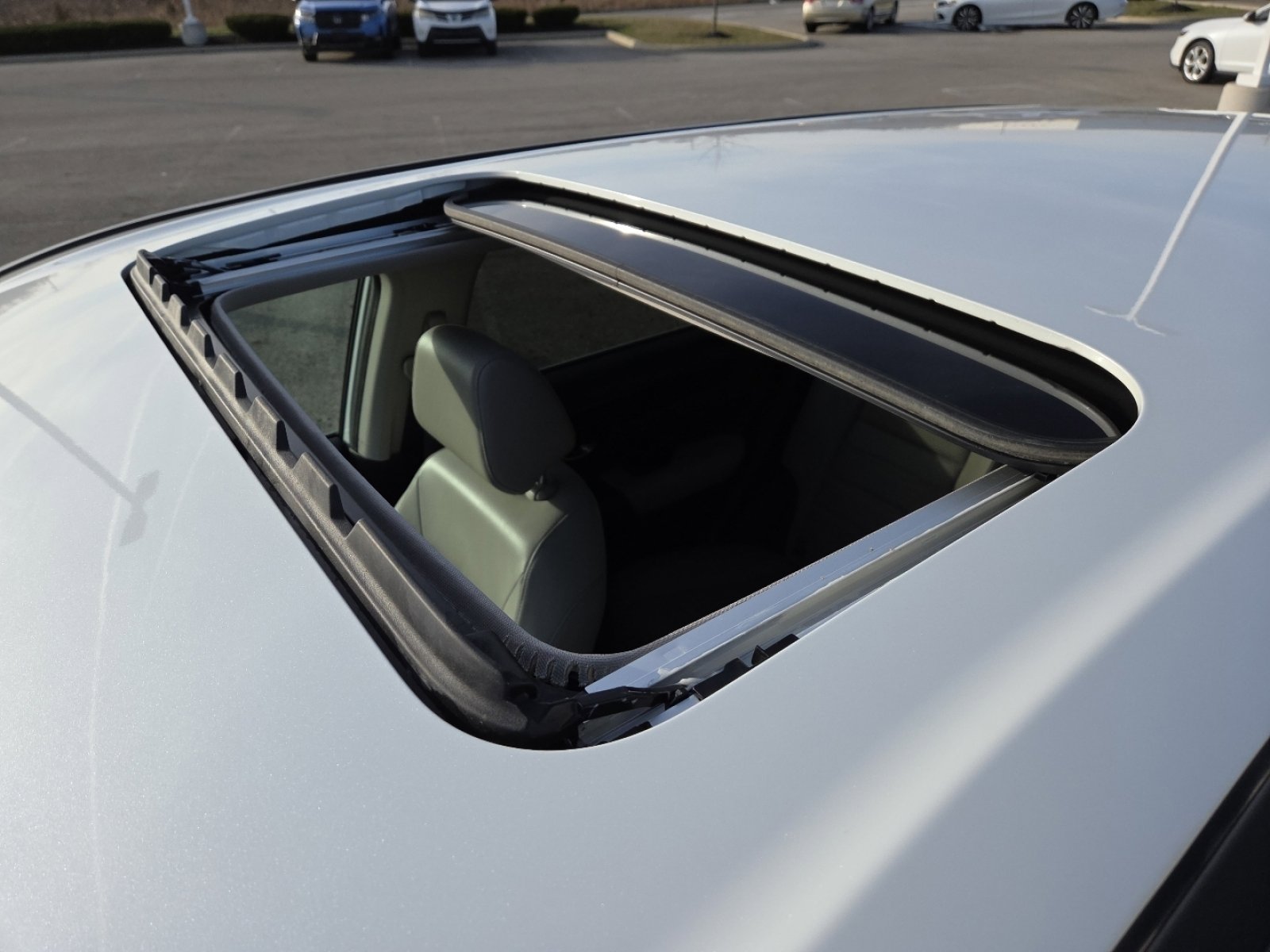 Used 2023 Honda CR-V EX-L image 4