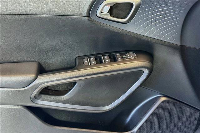 Used 2023 Kia Soul EX FWD image 17