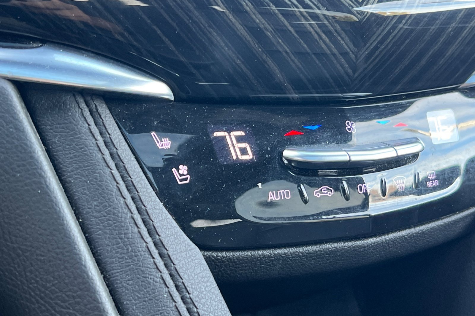 Used 2023 Cadillac XT6 Premium Luxury image 29