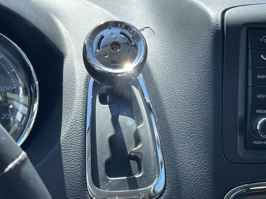 Used 2014 Chrysler Town & Country Touring-L w/ Driver Convenience Group image 30