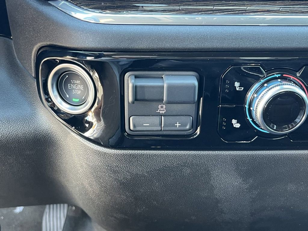 New 2025 GMC Sierra 1500 SLE image 13