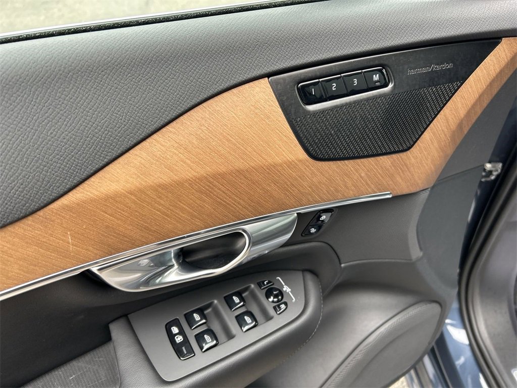 Used 2023 Volvo XC90 B6 Plus w/ Protection Package Premier image 16