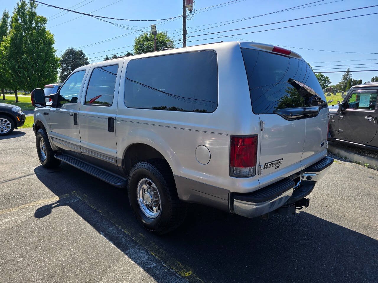 Used 2004 Ford Excursion XLT AWD/4WD image 5
