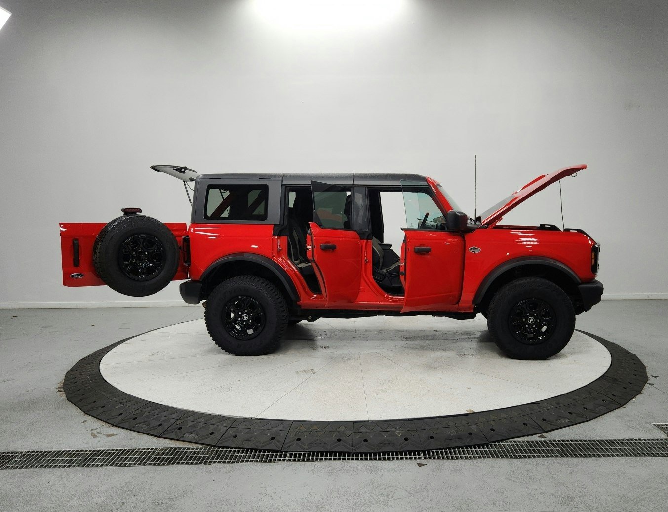 Used 2022 Ford Bronco Wildtrak image 16