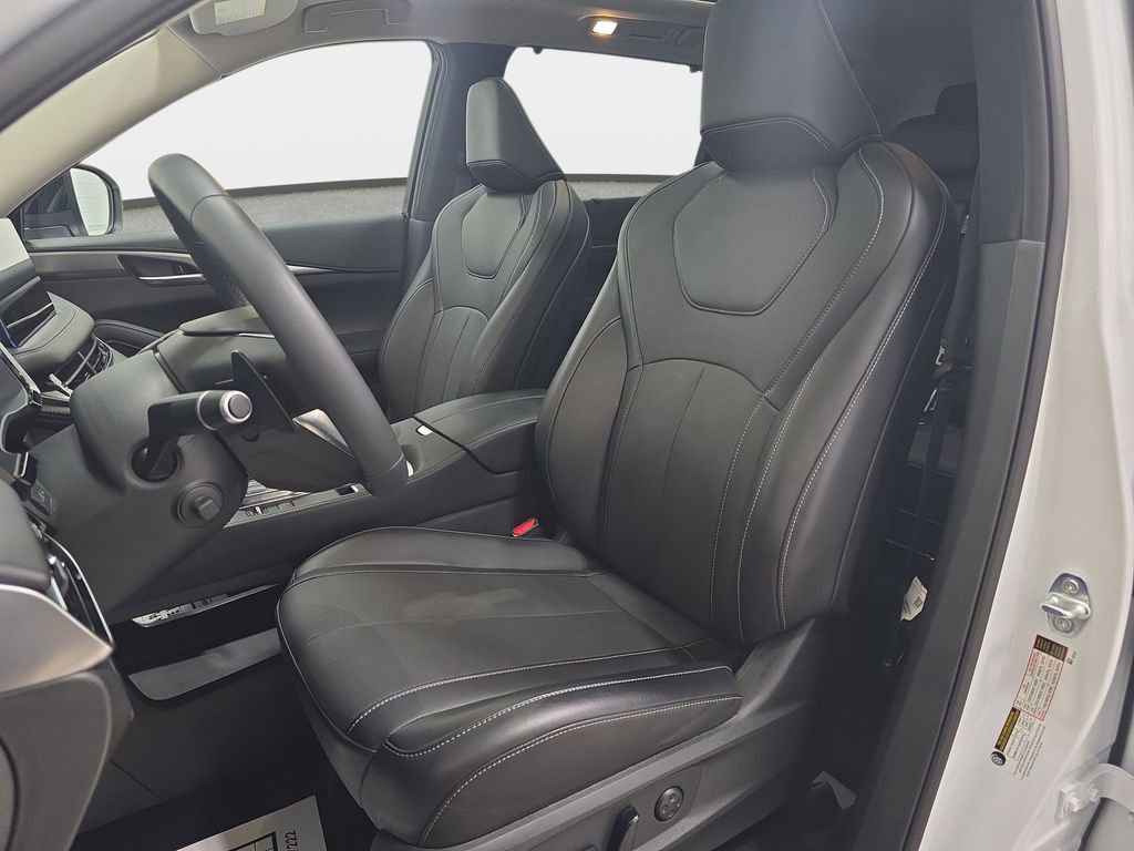 Certified 2026 INFINITI QX60 Luxe w/ Family Package image 12