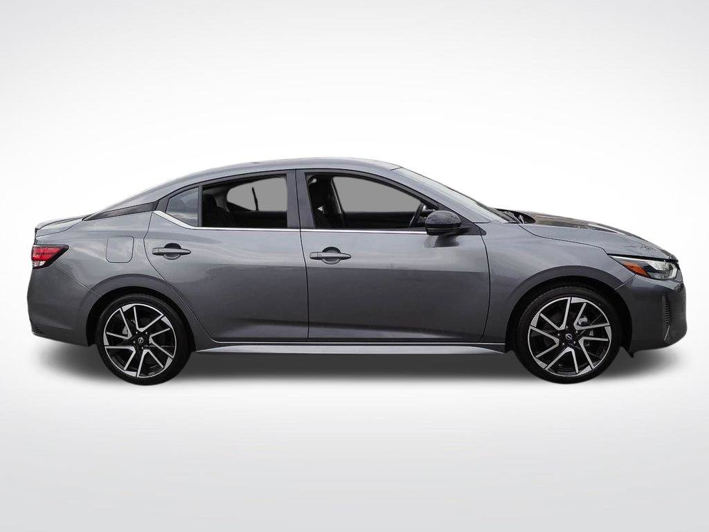 Used 2025 Nissan Sentra SR FWD image 8