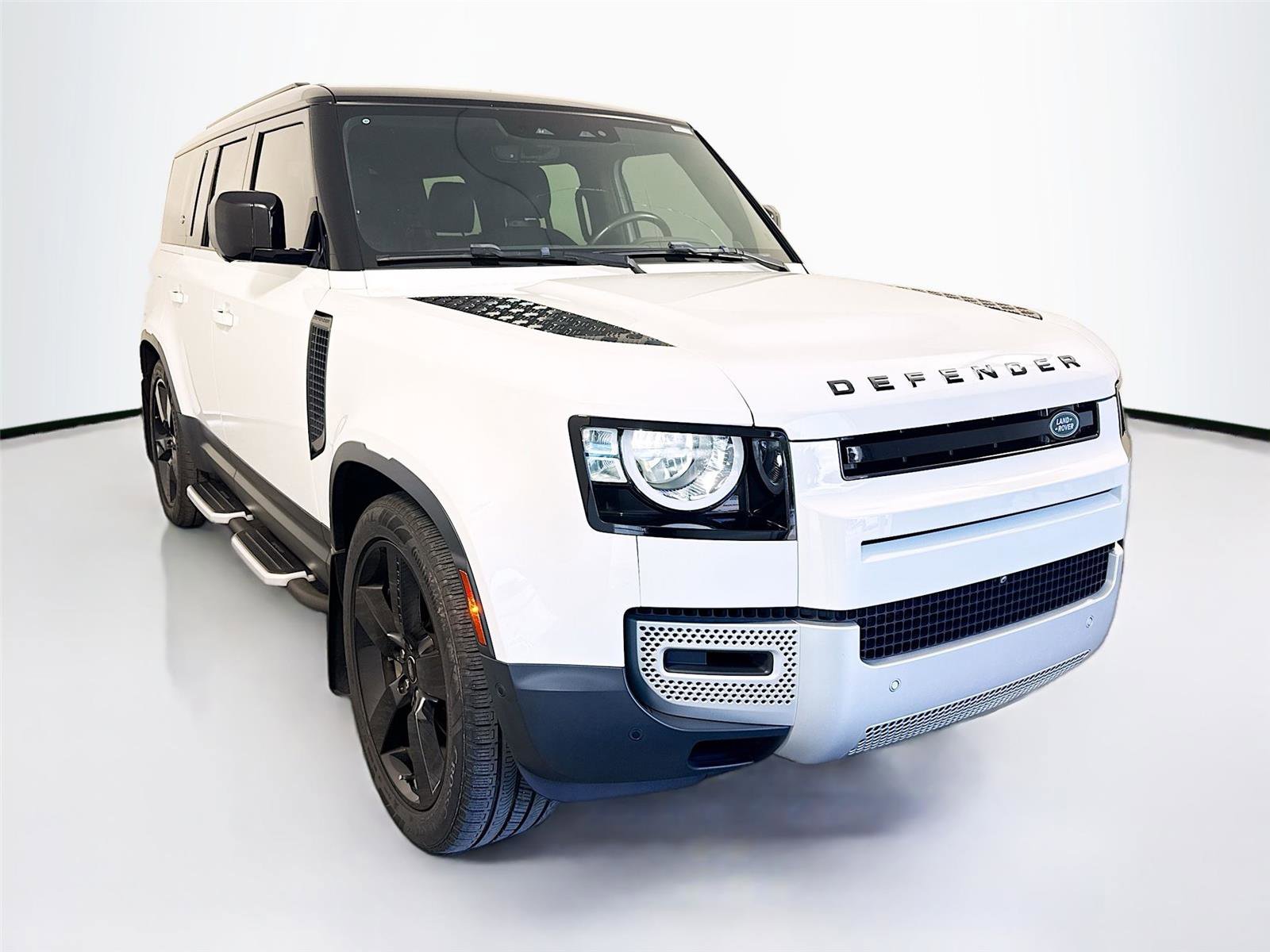 Used 2023 Land Rover Defender 130 S image 36