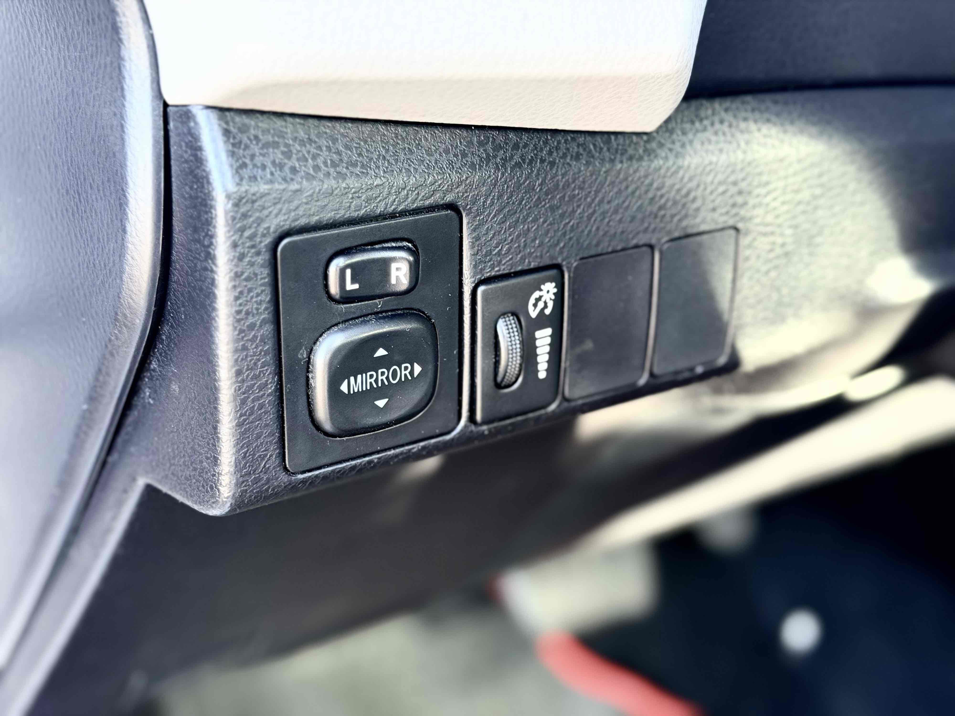 Used 2015 Toyota Corolla LE FWD image 24