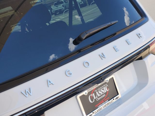 Used 2025 Jeep Wagoneer L Series II AWD/4WD image 9