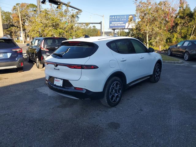 Used 2024 Alfa Romeo Tonale Ti w/ Premium Interior Package image 2