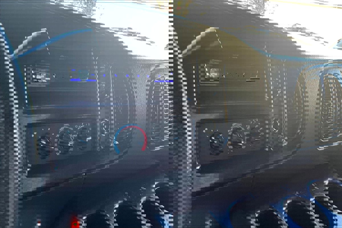 Used 2001 Dodge B3500 image 15