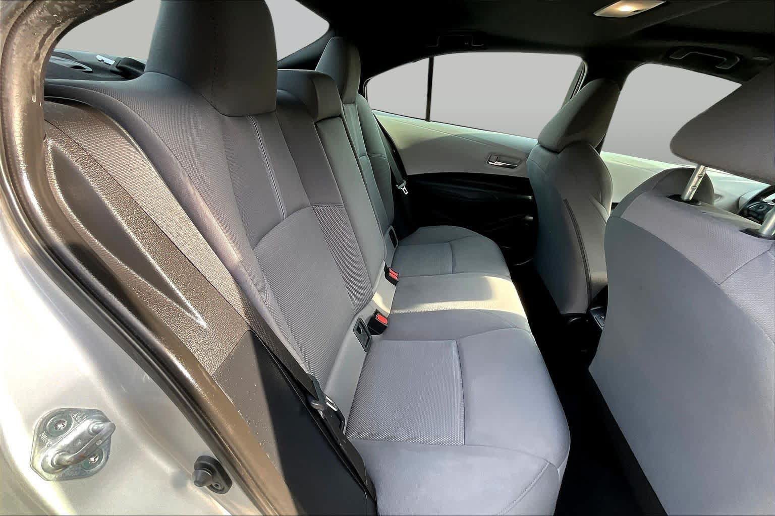 Used 2024 Toyota Corolla SE w/ SE Premium Package FWD image 18