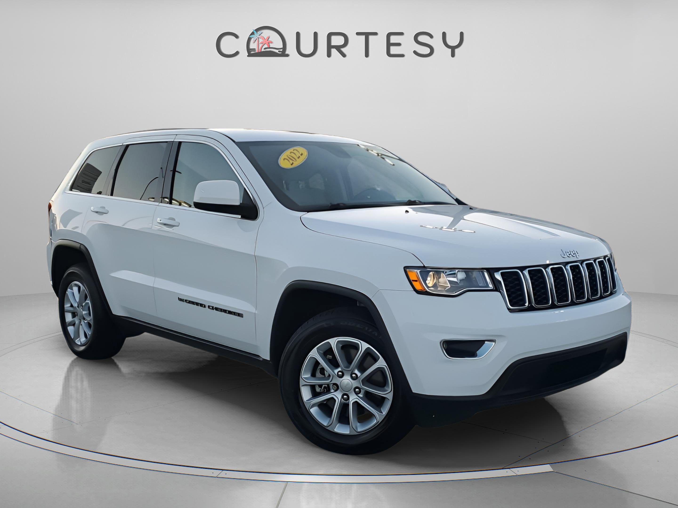 Certified 2022 Jeep Grand Cherokee Laredo E image 4