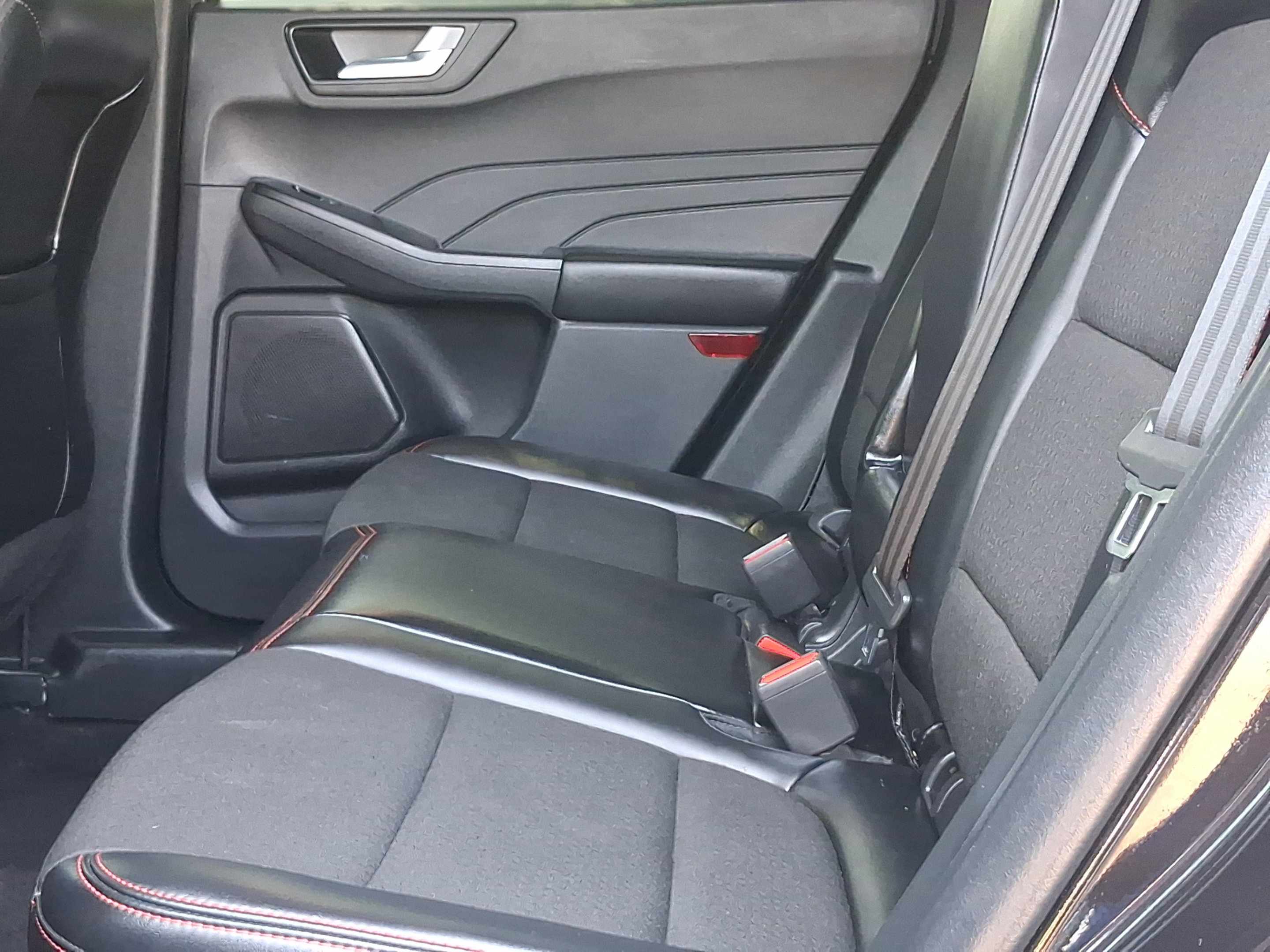 Used 2025 Ford Escape ST-Line FWD image 15