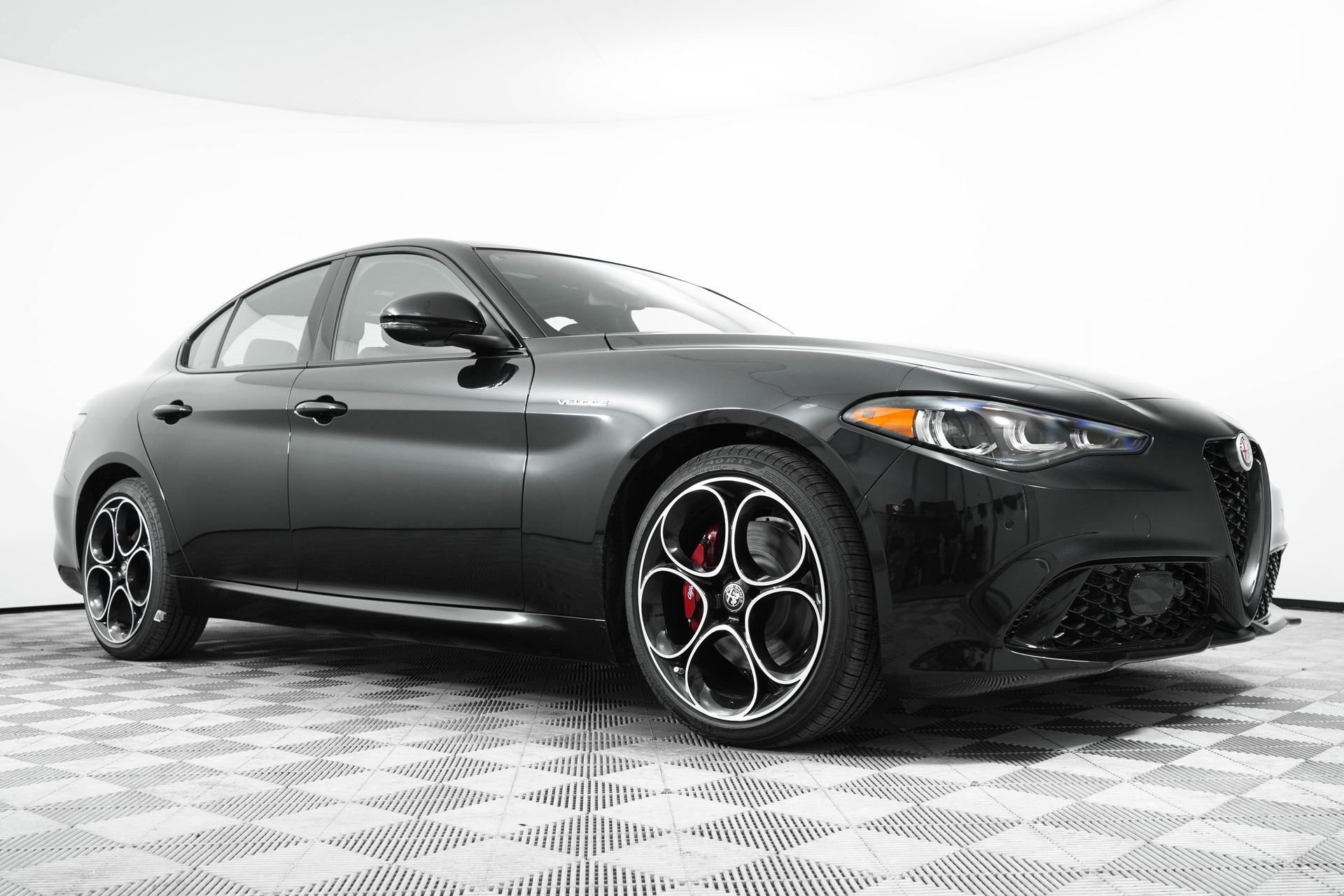 New 2025 Alfa Romeo Giulia w/ Veloce Package Rwd