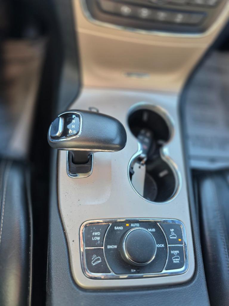 Used 2015 Jeep Grand Cherokee Overland w/ Advanced Technology Group image 18