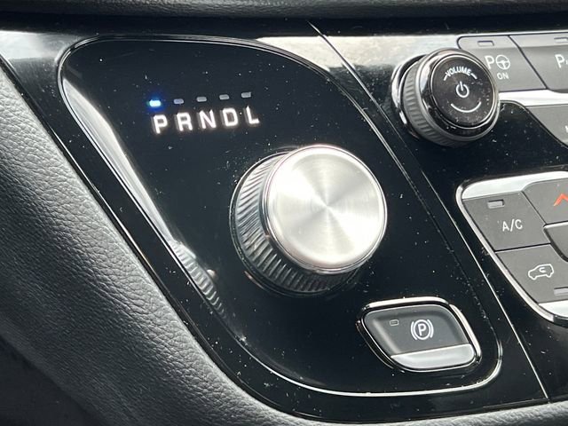 Used 2024 Chrysler Pacifica Limited FWD image 30