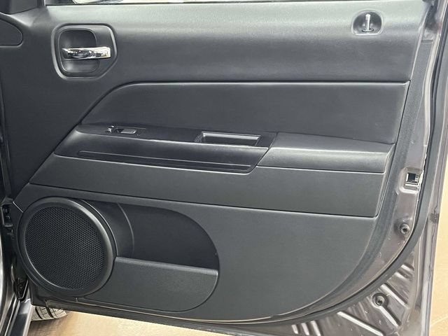 Used 2016 Jeep Patriot Latitude FWD image 26