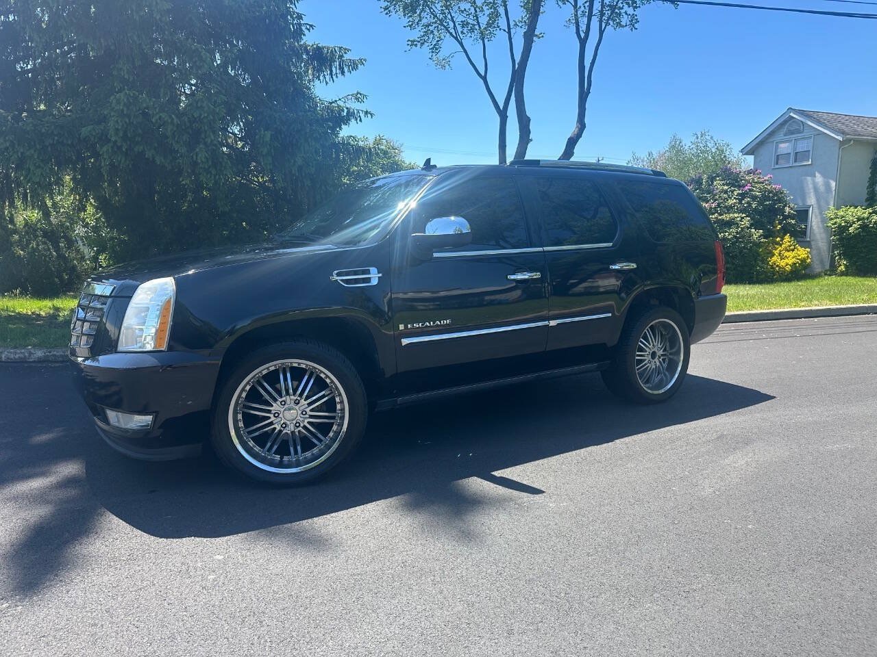 Used 2009 Cadillac Escalade AWD image 4