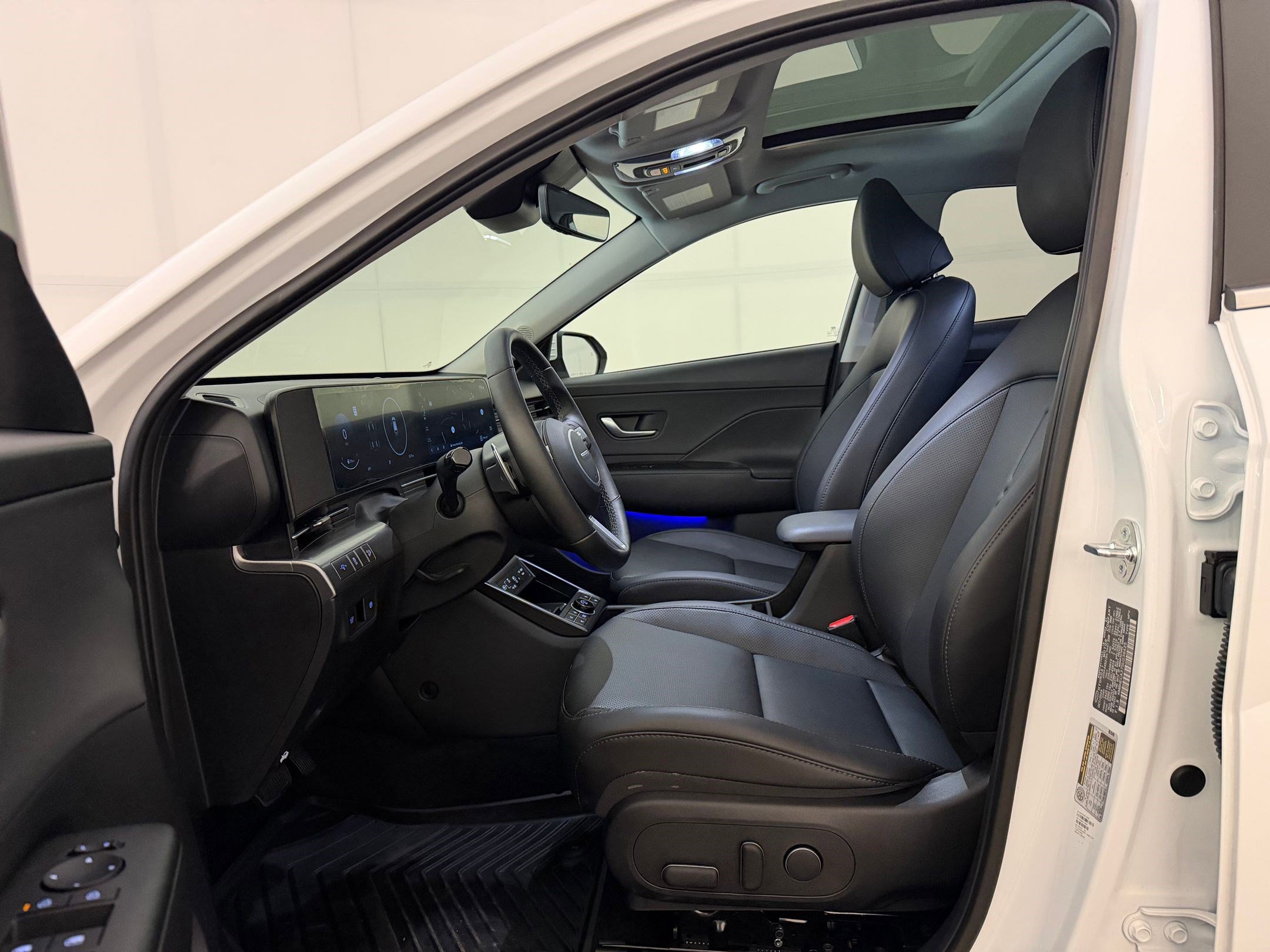 Used 2025 Hyundai Kona Limited AWD/4WD image 5