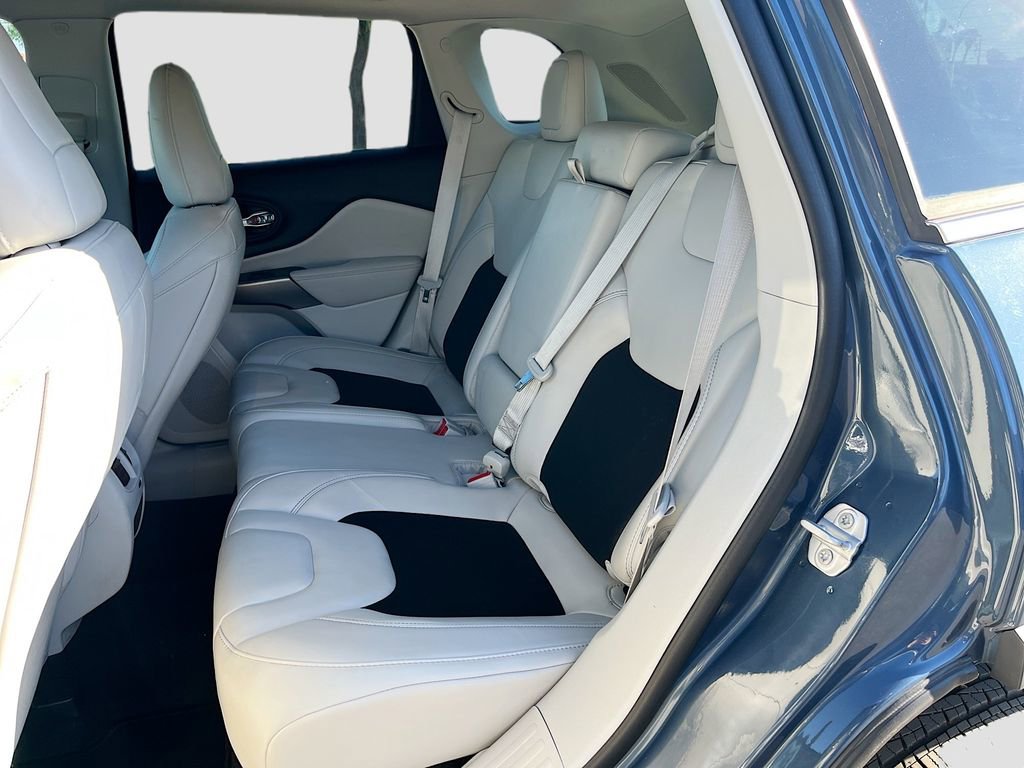 Used 2021 Jeep Cherokee Latitude Plus FWD image 22