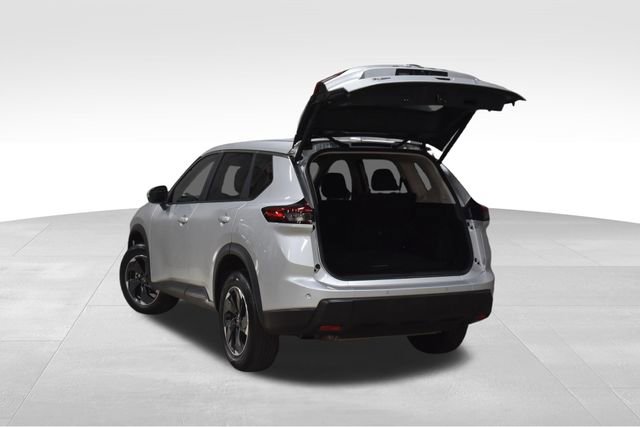 Used 2025 Nissan Rogue SV image 34