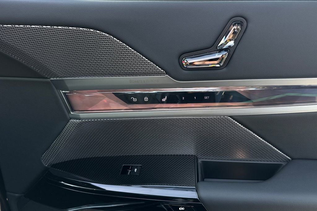 New 2026 BMW i7 xDrive60 w/ Executive Package image 18