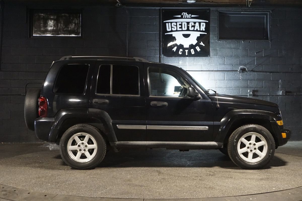 Used 2007 Jeep Liberty Limited AWD/4WD image 7