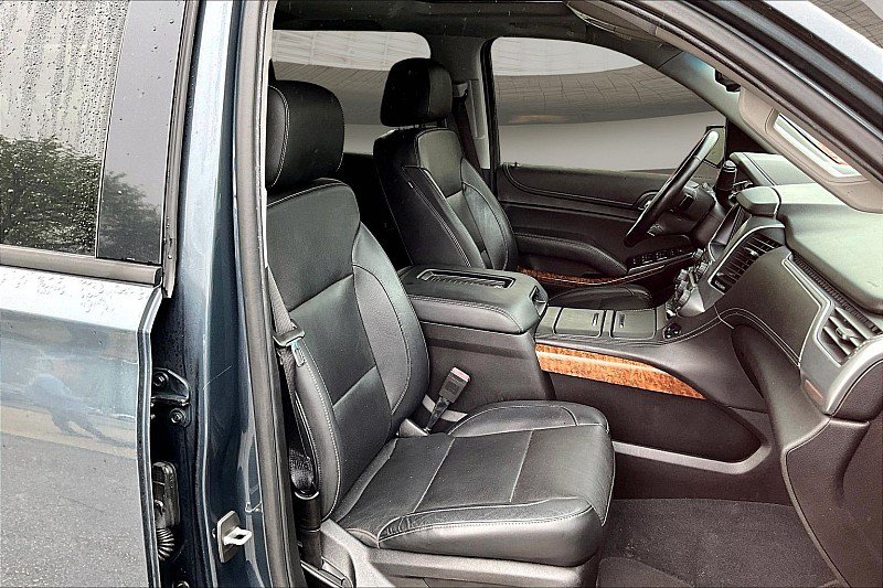 Used 2019 Chevrolet Suburban Premier w/ RST 6.2L Performance Edition RWD image 14