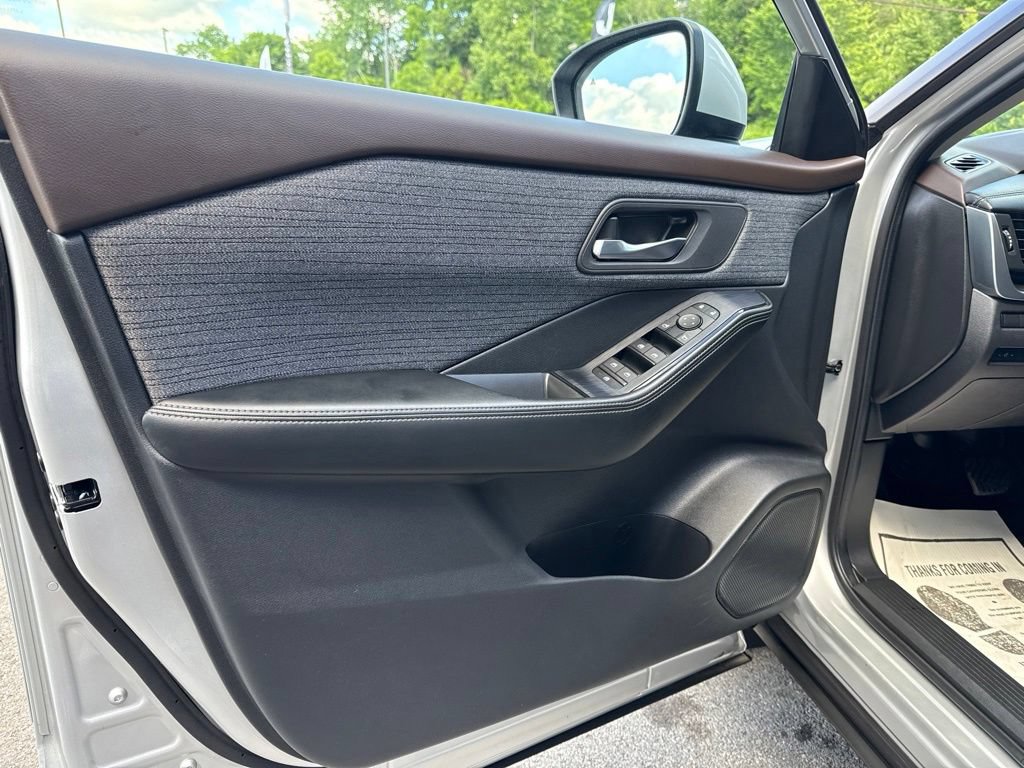 Used 2023 Nissan Rogue SV AWD/4WD image 18