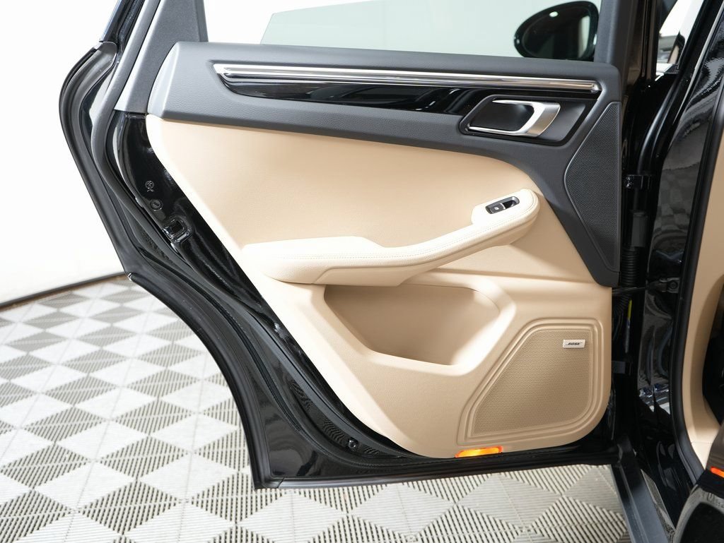 Certified 2026 Porsche Macan AWD/4WD image 31