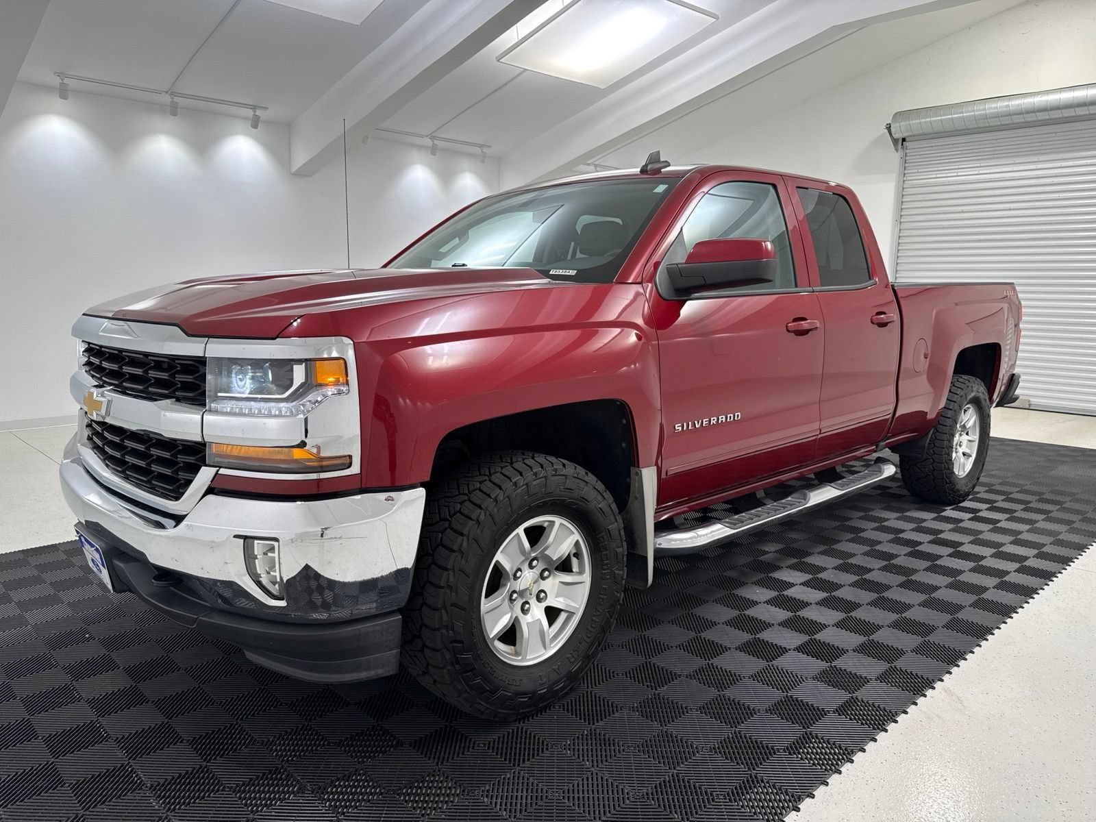 Used 2018 Chevrolet Silverado 1500 LT w/ All Star Edition AWD/4WD image 3