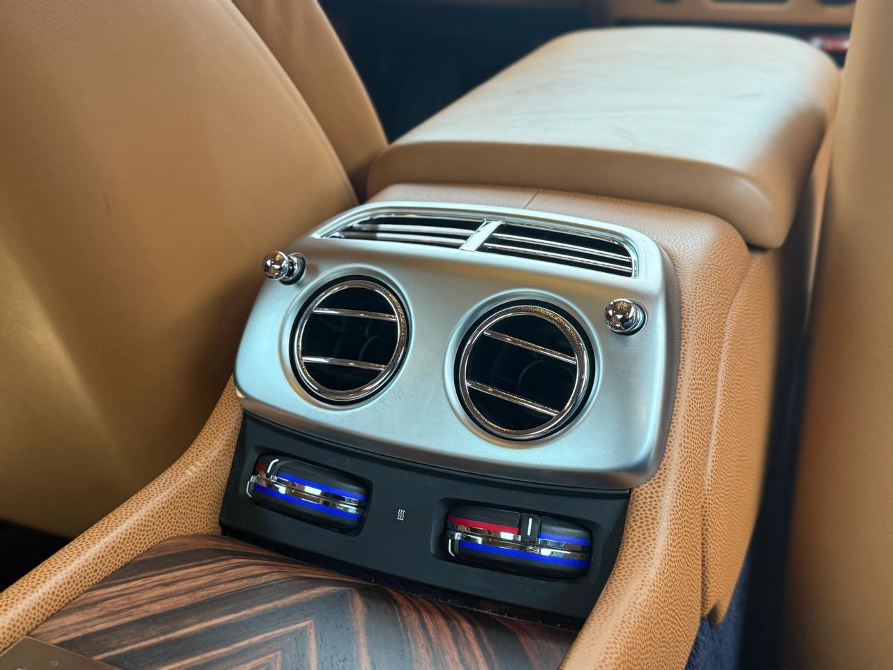 Used 2015 Rolls-Royce Wraith image 53