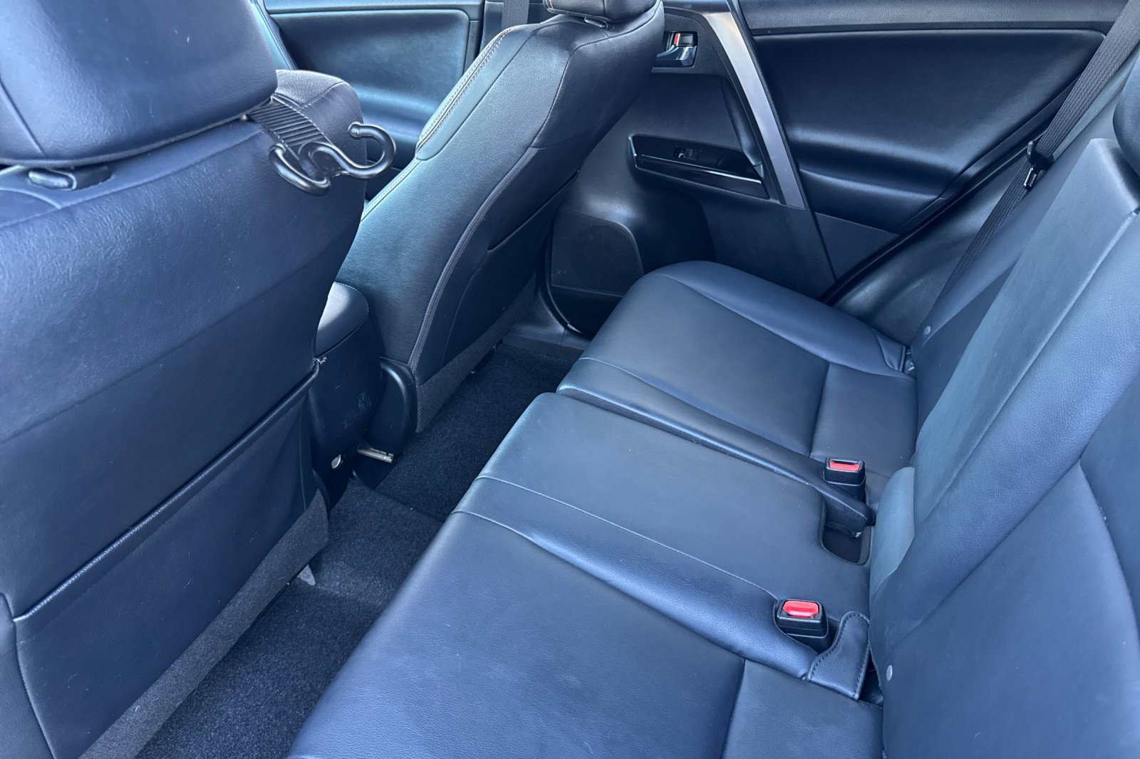 Used 2016 Toyota RAV4 SE image 12