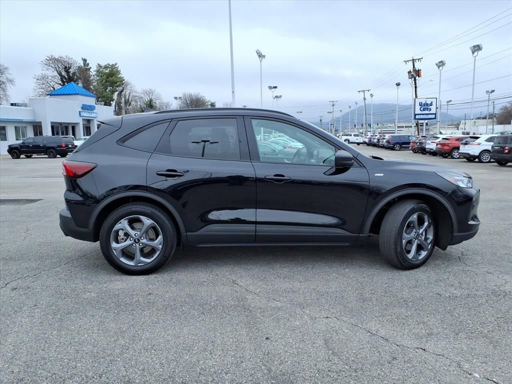 Used 2025 Ford Escape ST-Line image 3