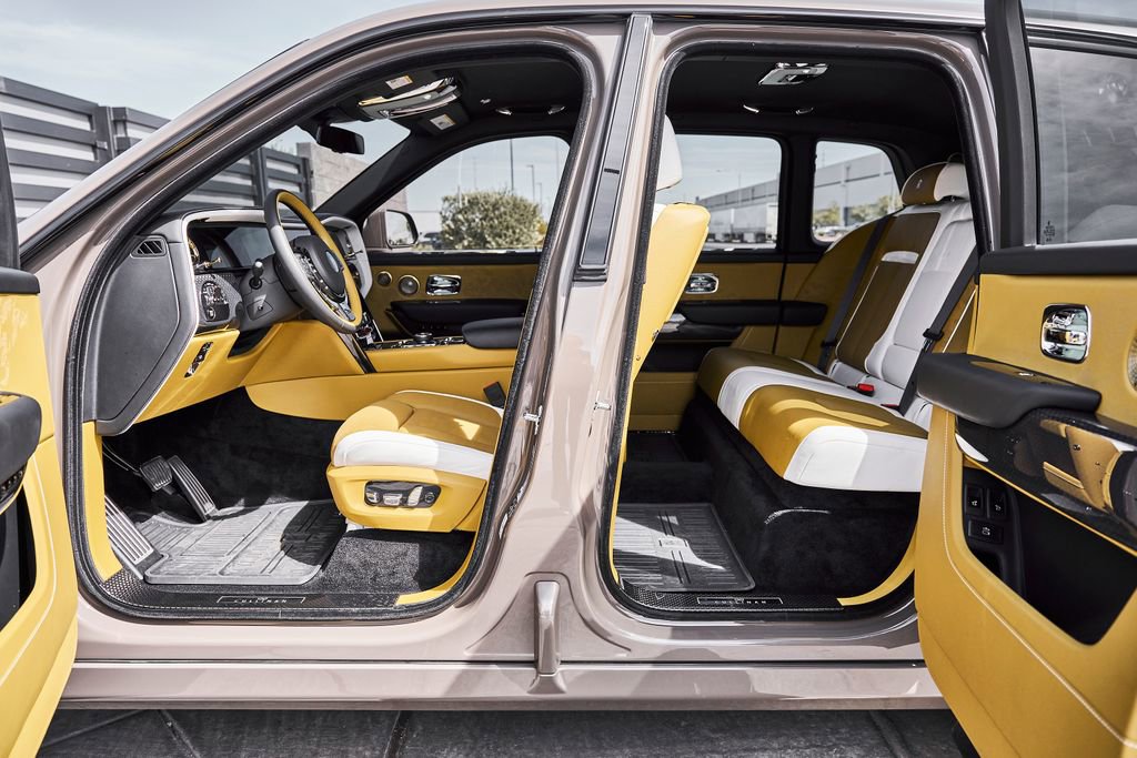 Used 2026 Rolls-Royce Cullinan Black Badge image 32