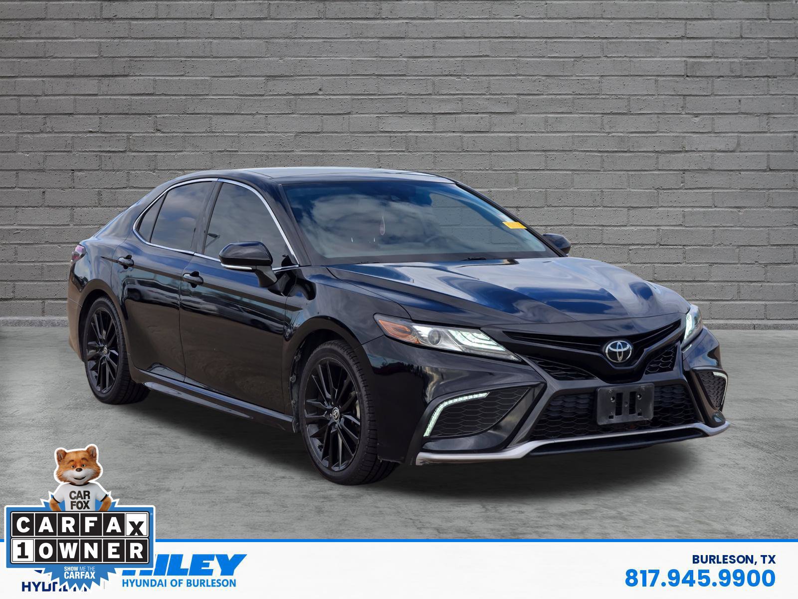 Used 2022 Toyota Camry XSE FWD image 2