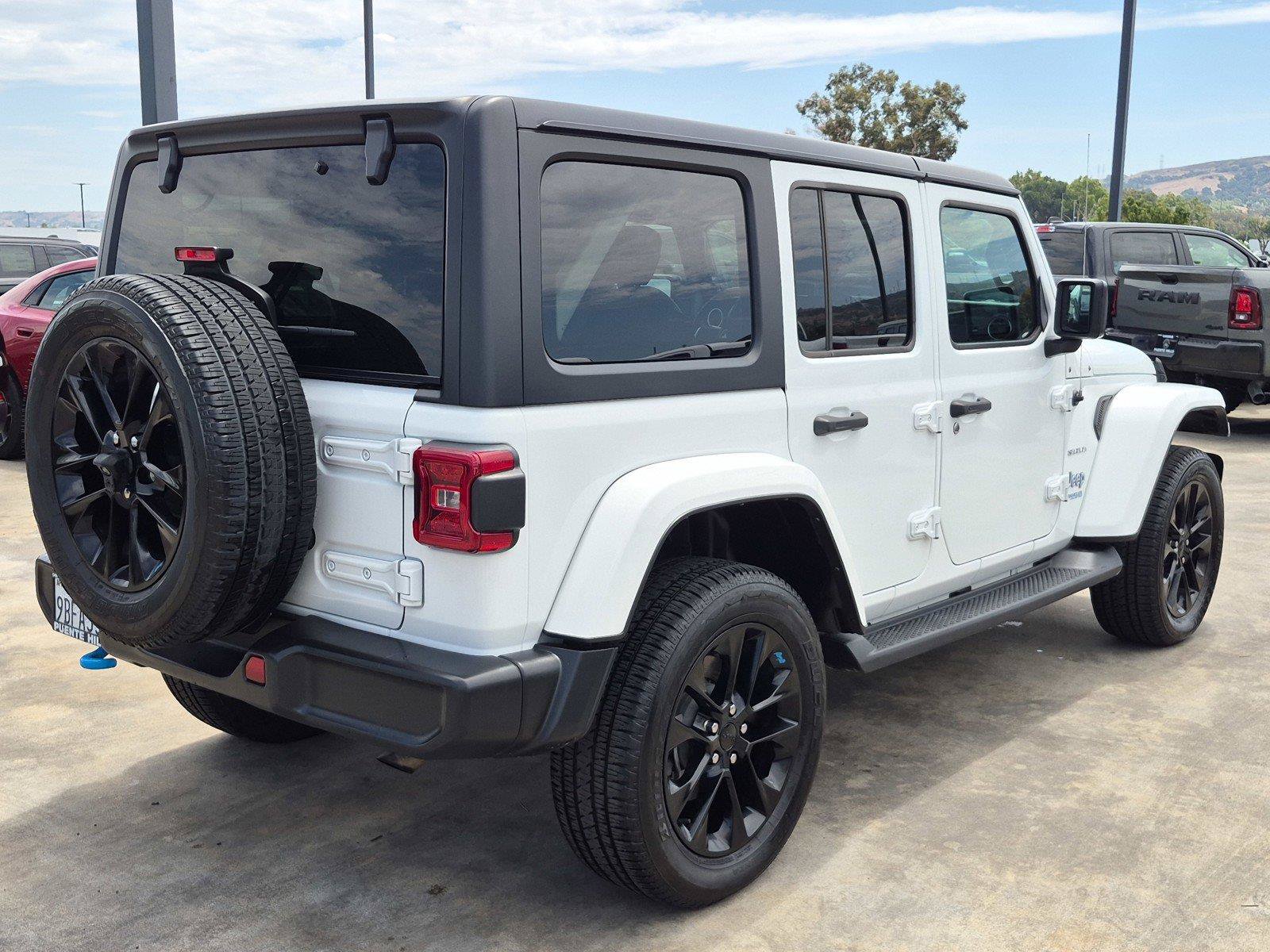 Used 2022 Jeep Wrangler Unlimited Sahara AWD/4WD image 6