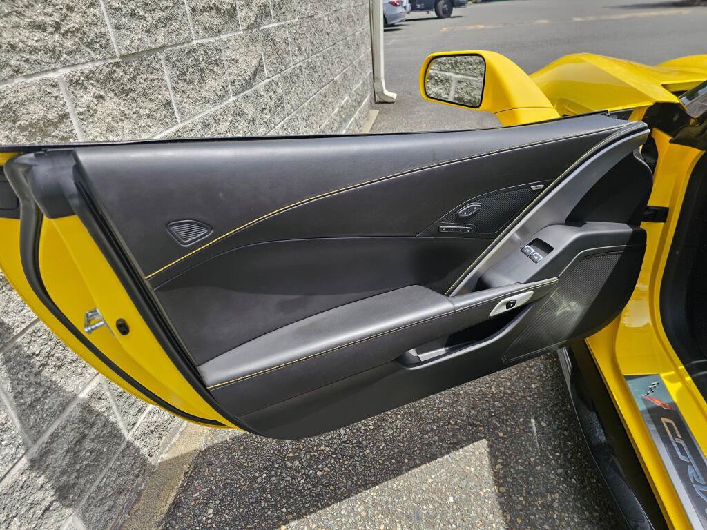 Used 2016 Chevrolet Corvette Z06 w/ 3LZ Preferred Equipment Group RWD image 18