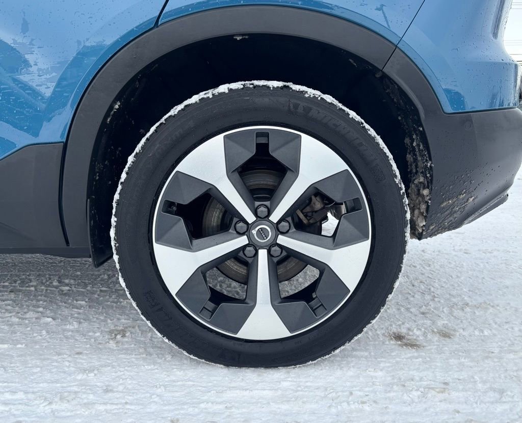 Certified 2023 Volvo XC40 B5 Plus w/ Driver Assist Package image 28