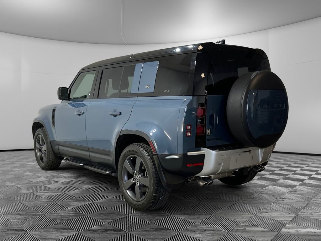 Used 2024 Land Rover Defender 110 SE image 3