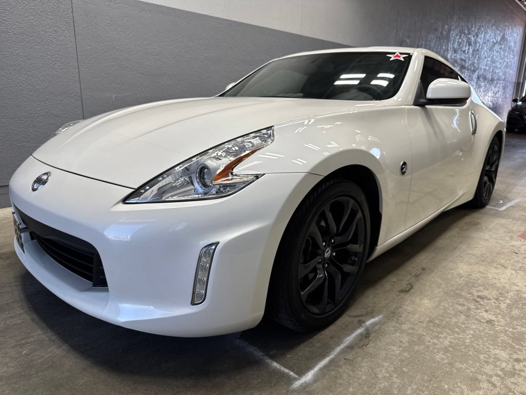 Used 2016 Nissan 370Z Coupe RWD image 6
