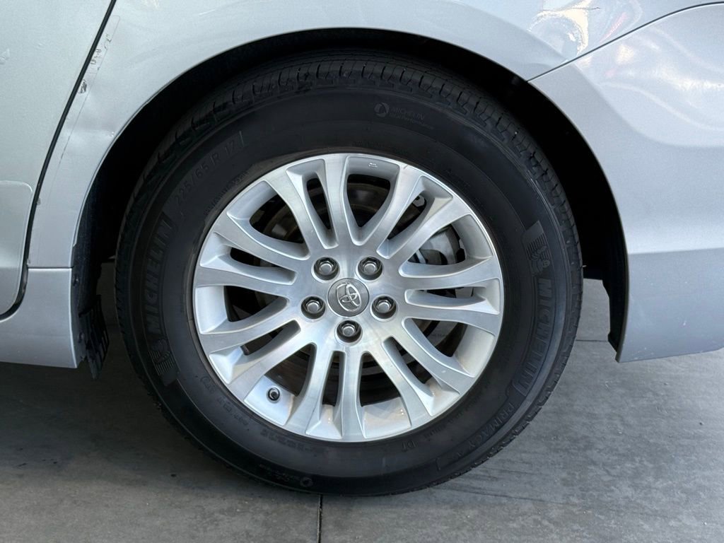 Used 2015 Toyota Sienna XLE w/ XLE Navigation Package image 15