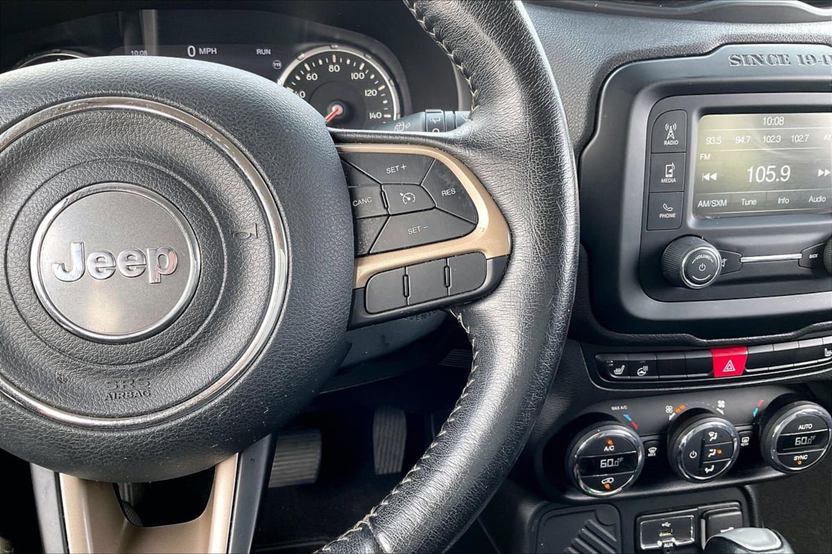 Used 2017 Jeep Renegade Limited FWD image 19