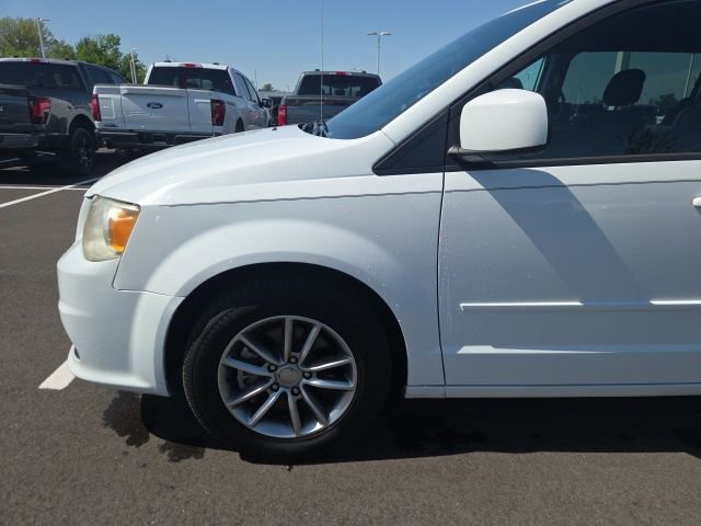Used 2016 Dodge Grand Caravan SE FWD image 16