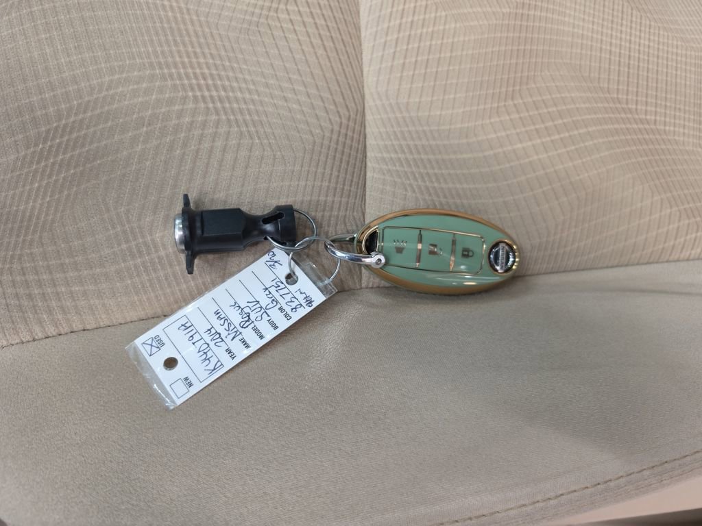 Used 2014 Nissan Rogue SV image 34