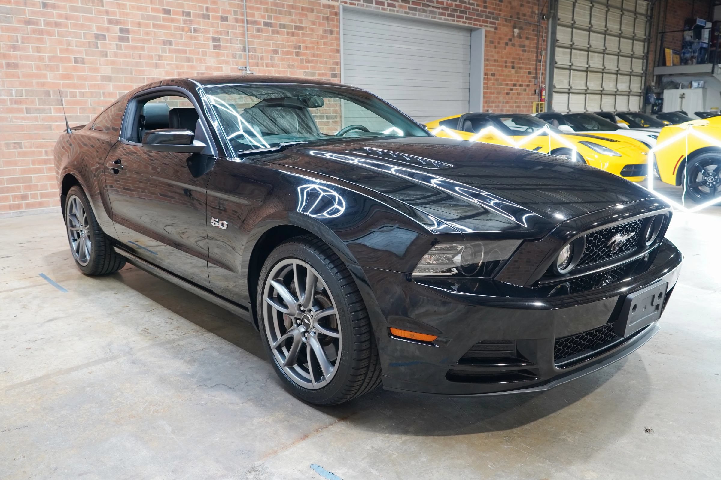 Used 2013 Ford Mustang GT Premium w/ Brembo Brake Pkg RWD image 3