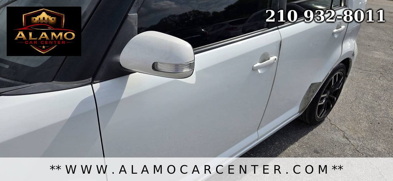 Used 2014 Scion xB FWD image 9