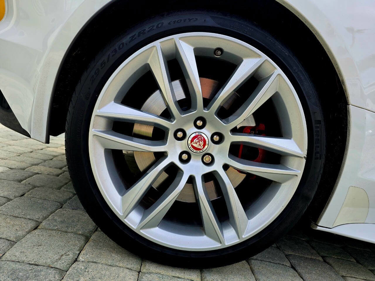 Used 2016 Jaguar F-TYPE R image 46