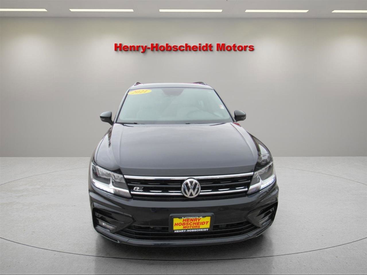Used 2021 Volkswagen Tiguan SE R-Line image 2